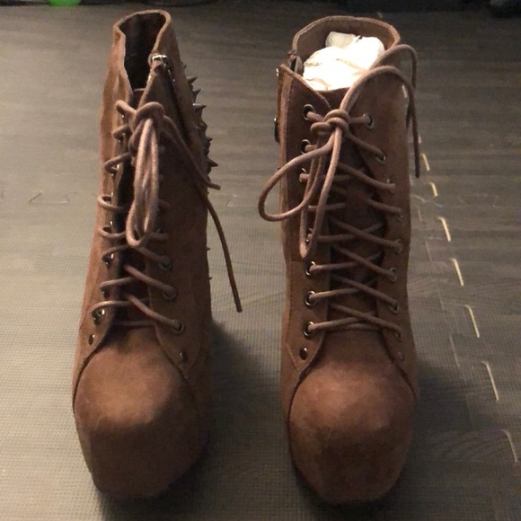 Studded heels - Picture 3 of 7